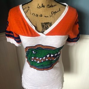 Go gators! This is a great, soft T-shirt